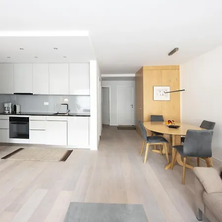 Lejlighed Lejlighed I Uferweg Område På 97 M². Soveværelser: 2. Private Badeværelser: 2. *