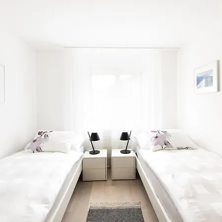 Lejlighed I Uferweg Område På 97 M². Soveværelser: 2. Private Badeværelser: 2. Lejlighed